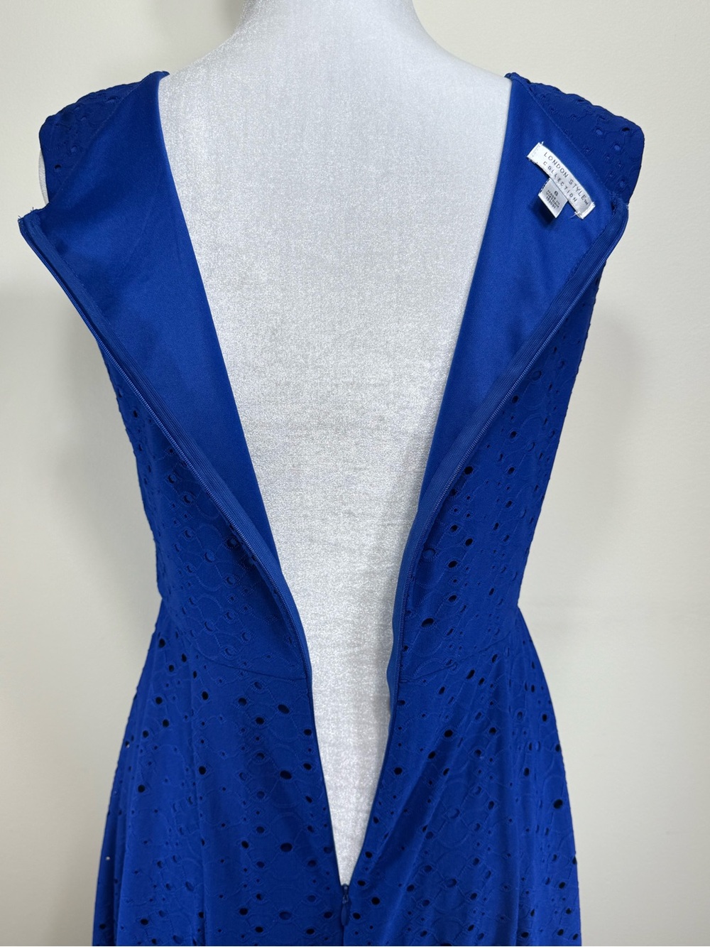 London Style Collection Vibrant Royal Blue Eyelet Fit and Flare Dress Size 6 - Picture 5 of 9